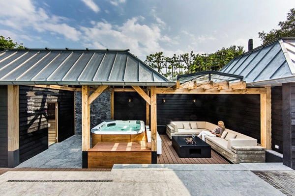 Spa facilities and swimming pool in the garden Spa facilities and swimming pool in the garden