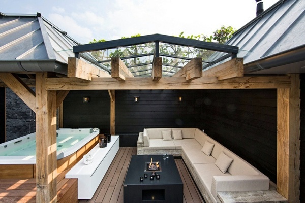 Spa facilities and swimming pool in the garden Spa facilities and swimming pool in the garden