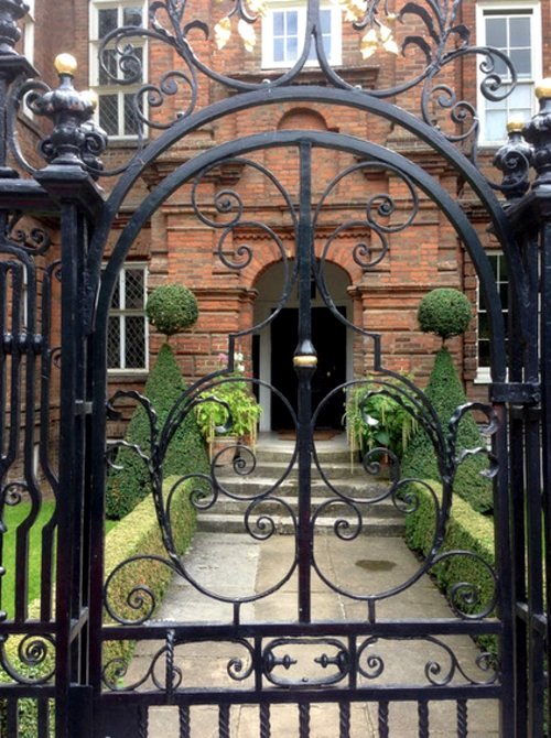 Magic English garden city - histrorisches garden design brought back to life