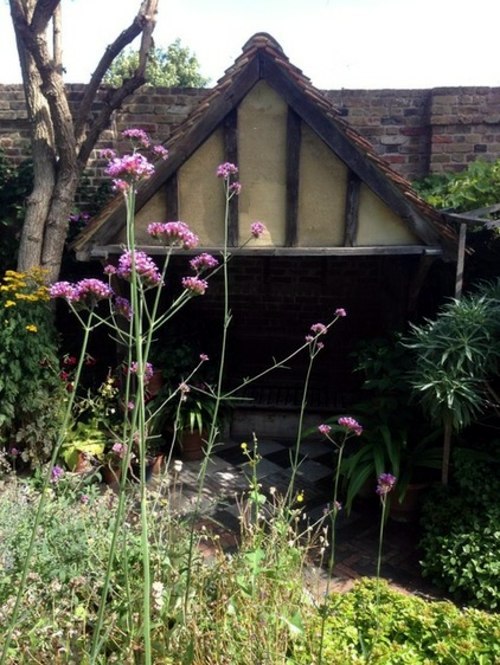 Magic English garden city - histrorisches garden design brought back to life