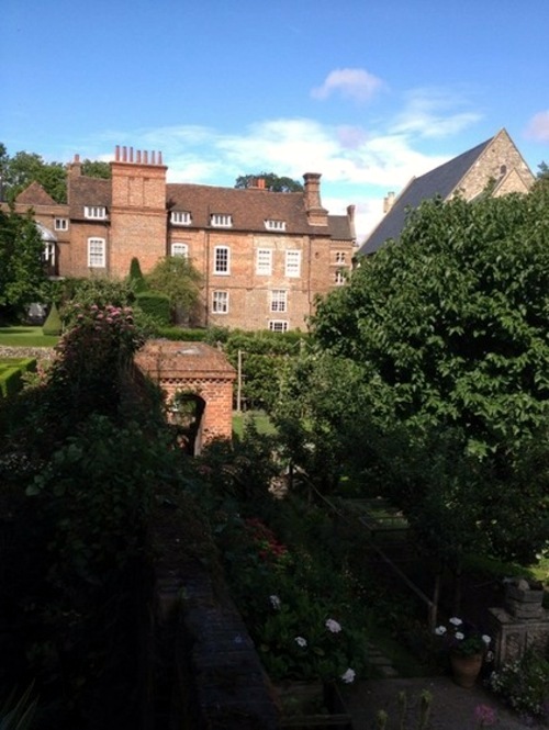 Magic English garden city - histrorisches garden design brought back to life