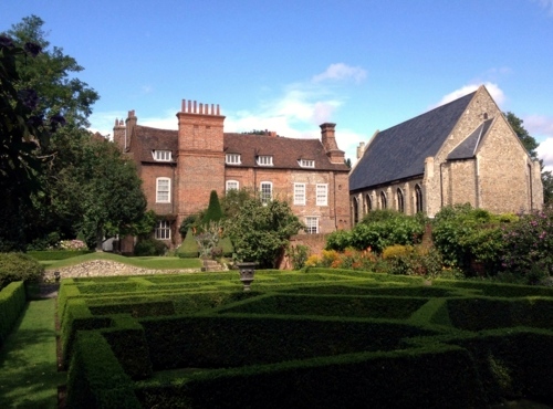 Magic English garden city - histrorisches garden design brought back to life