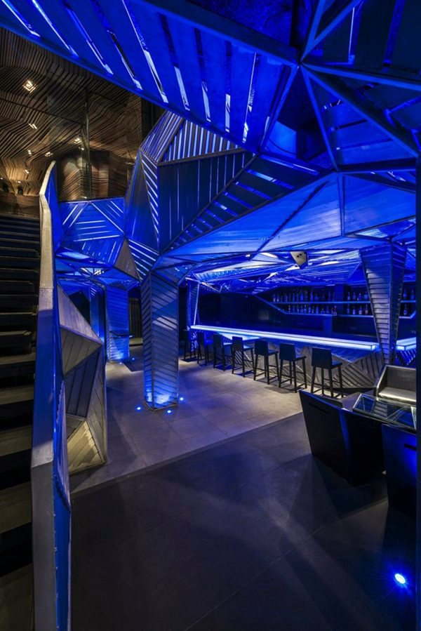 67 images for 20 of the best bar and restaurant design realizations