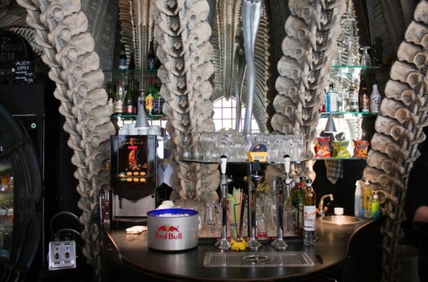 67 images for 20 of the best bar and restaurant design realizations
