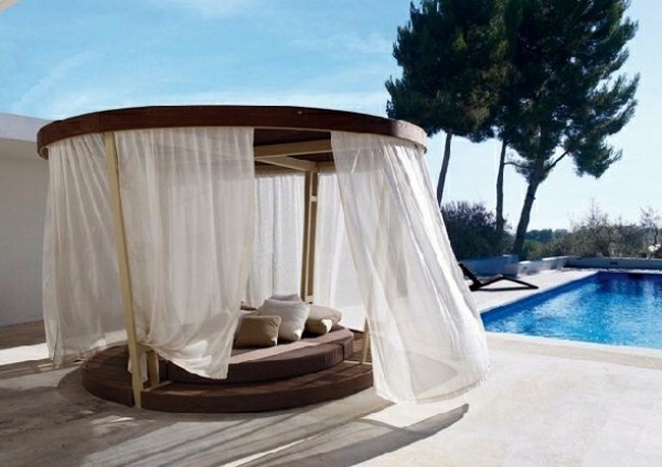 Decoration in the outdoor area with canopy - great idea