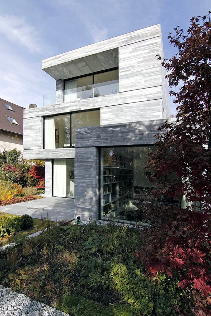 Residential house in Munich with music room