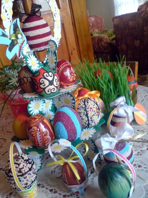 Tinker and paint cool Easter eggs