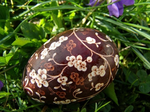 Tinker and paint cool Easter eggs