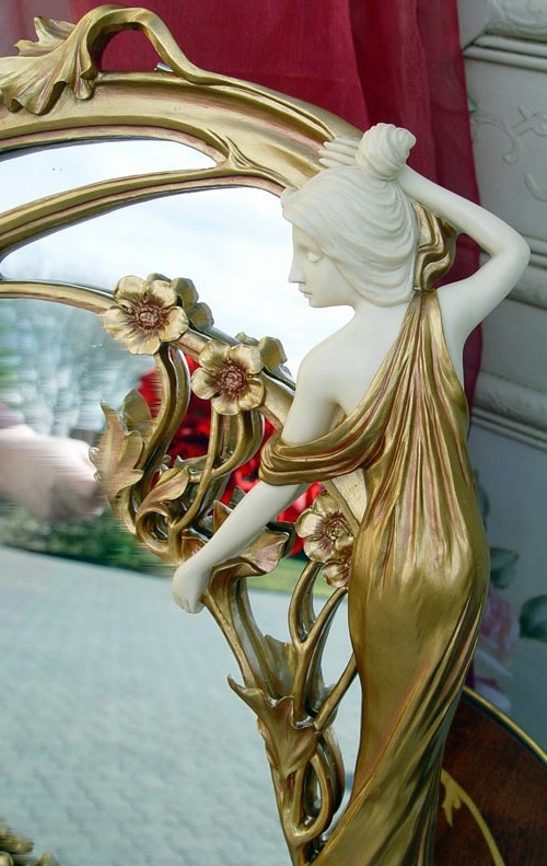 Cool decorative items as gifts Cool decorative items as gifts