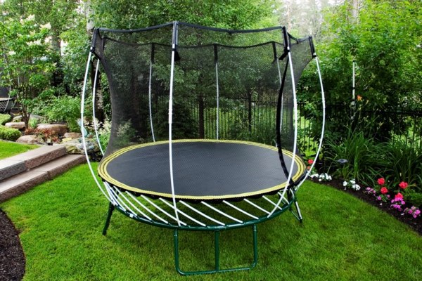 Gartenzubehör - Summer fun with garden trampoline - What says Stiftung Warentest about