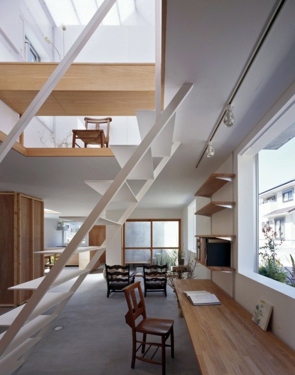 White, transparent house in Yamasaki by Tato Architects
