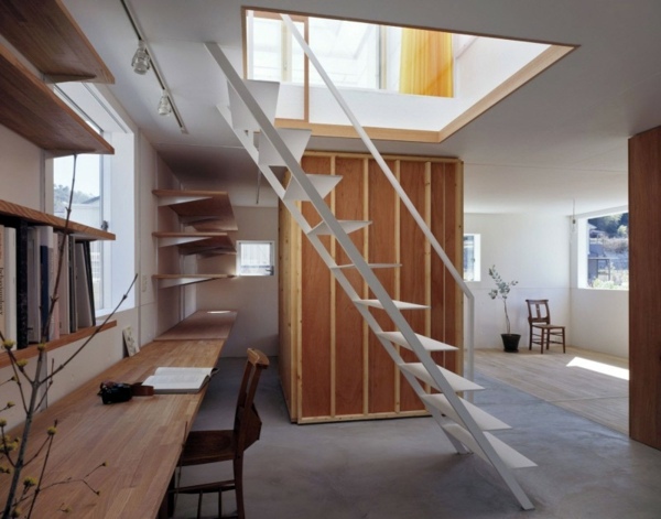 White, transparent house in Yamasaki by Tato Architects