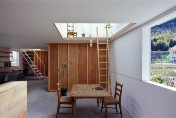 White, transparent house in Yamasaki by Tato Architects