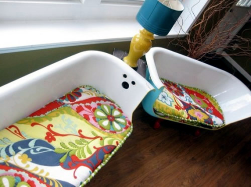 Cast iron bathtub couches