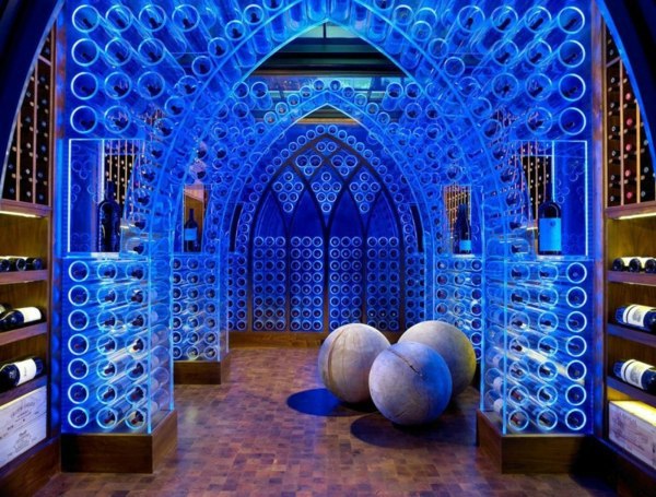 Designer house with swimming pool and wine cellar Designer house with swimming pool and wine cellar