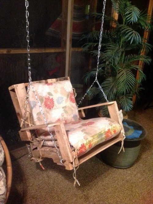 DIY swing from Euro pallets