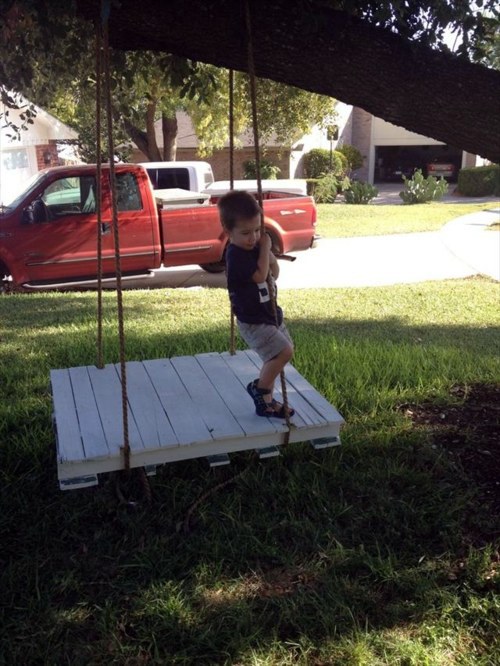 DIY swing from Euro pallets