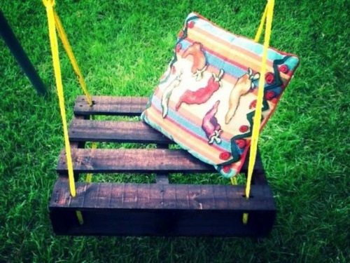 DIY swing from Euro pallets