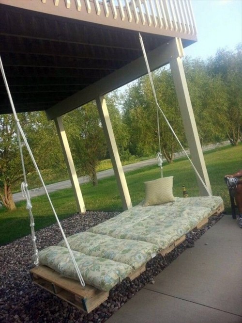DIY swing from Euro pallets