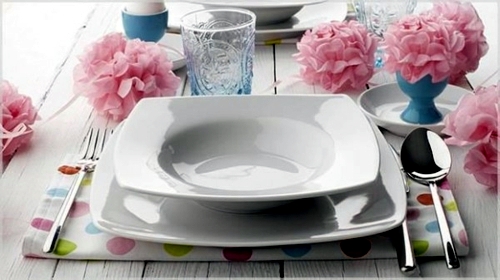 Fresh table decoration for Easter