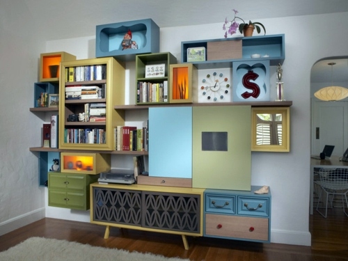 Save space thanks to wall wooden shelves