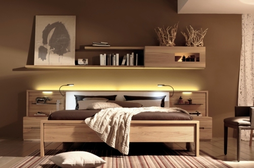 Save space thanks to wall wooden shelves