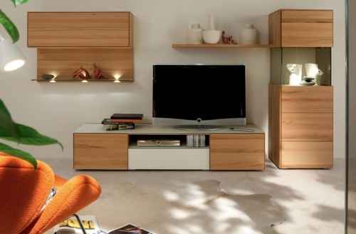 Save space thanks to wall wooden shelves