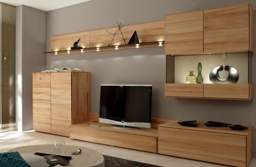 Save space thanks to wall wooden shelves