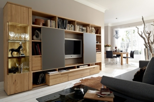 Save space thanks to wall wooden shelves