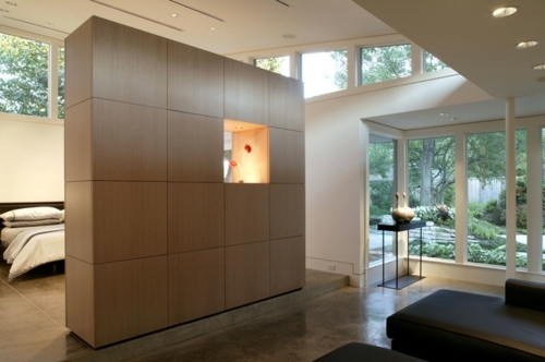 Save space thanks to wall wooden shelves
