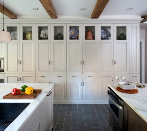 Save space thanks to wall wooden shelves