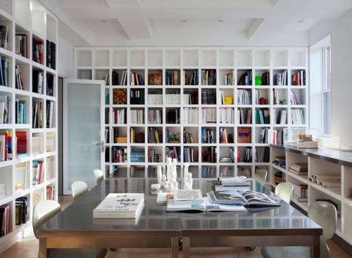 Save space thanks to wall wooden shelves