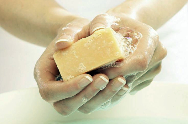 Make your own soap - Recipe for an antibacterial gel DIY