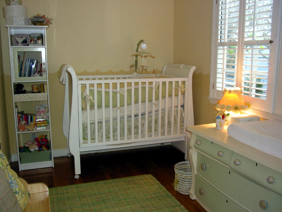 Wall color for nursery green and beige combining