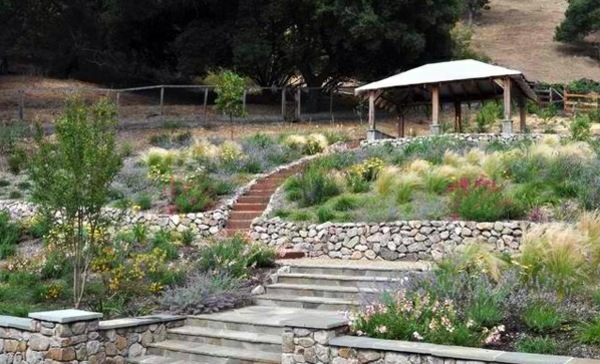 Garden Staircase build itself - easy access and beautiful appearance Garden Staircase build itself - easy access and beautiful appearance