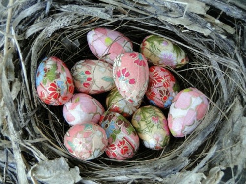 Make Easter eggs with decoupage
