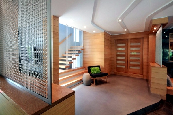 Metal and wood belong together in the interior design