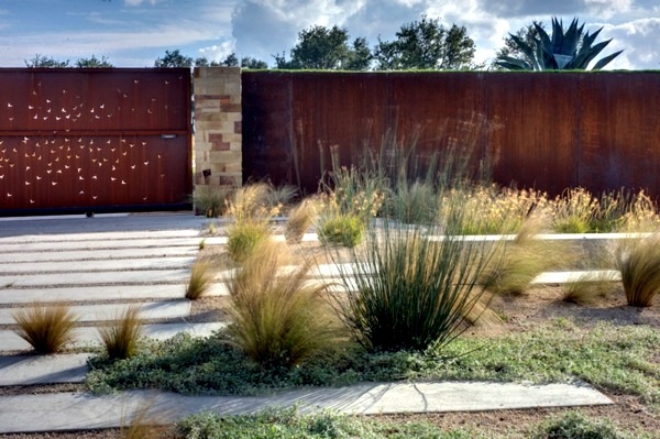 Metal and wood belong together in the interior design