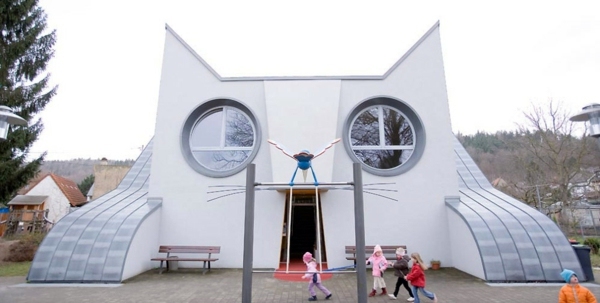 Architektur - Kindergarten in the form of a cat Architektur - Kindergarten in the form of a cat
