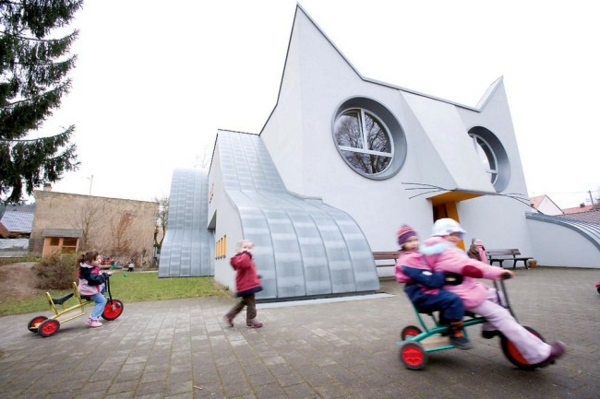 Kindergarten in the form of a cat