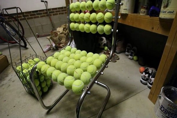 Chair design from tennis balls from Gabriel Coch