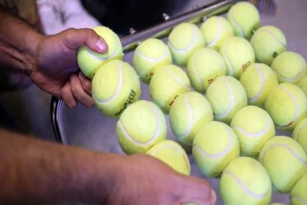 Chair design from tennis balls from Gabriel Coch