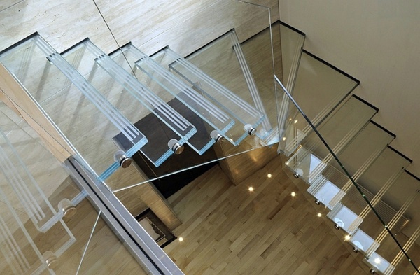Stairs made of glass for a contemporary appearance