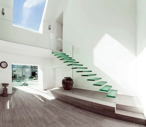 Stairs made of glass for a contemporary appearance