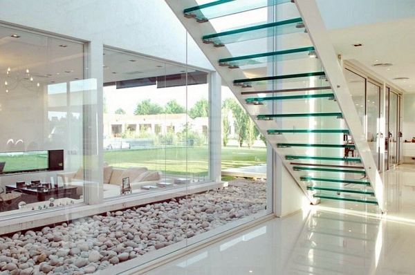 Stairs made of glass for a contemporary appearance