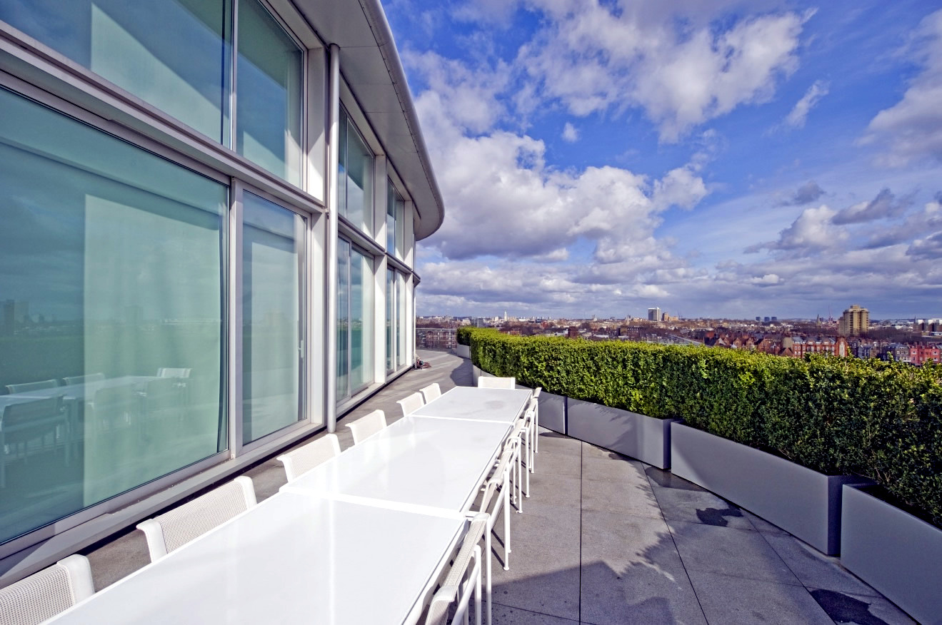 Spectacular riverfront penthouse