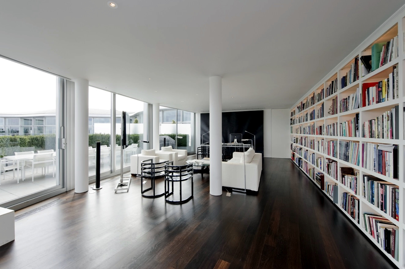 Spectacular riverfront penthouse