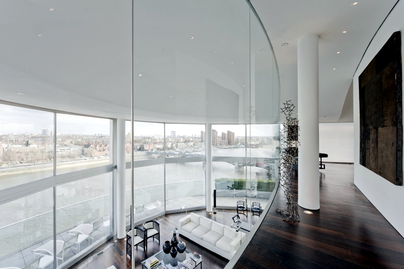 Spectacular riverfront penthouse