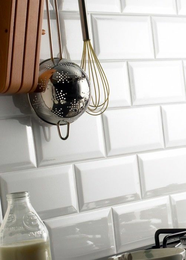 Kitchen wall tiles - the rear wall plays an important role in the kitchen