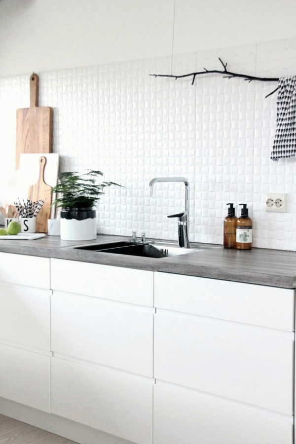 Kitchen wall tiles - the rear wall plays an important role in the kitchen